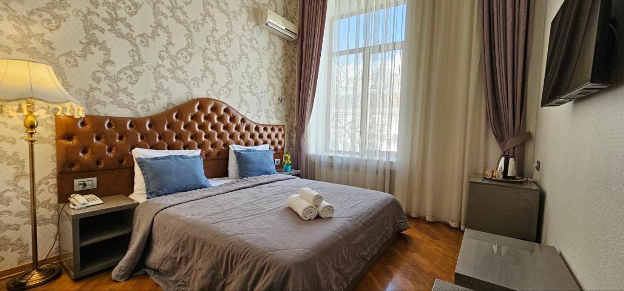 Pilot City Hotel Bakoe Buitenkant foto