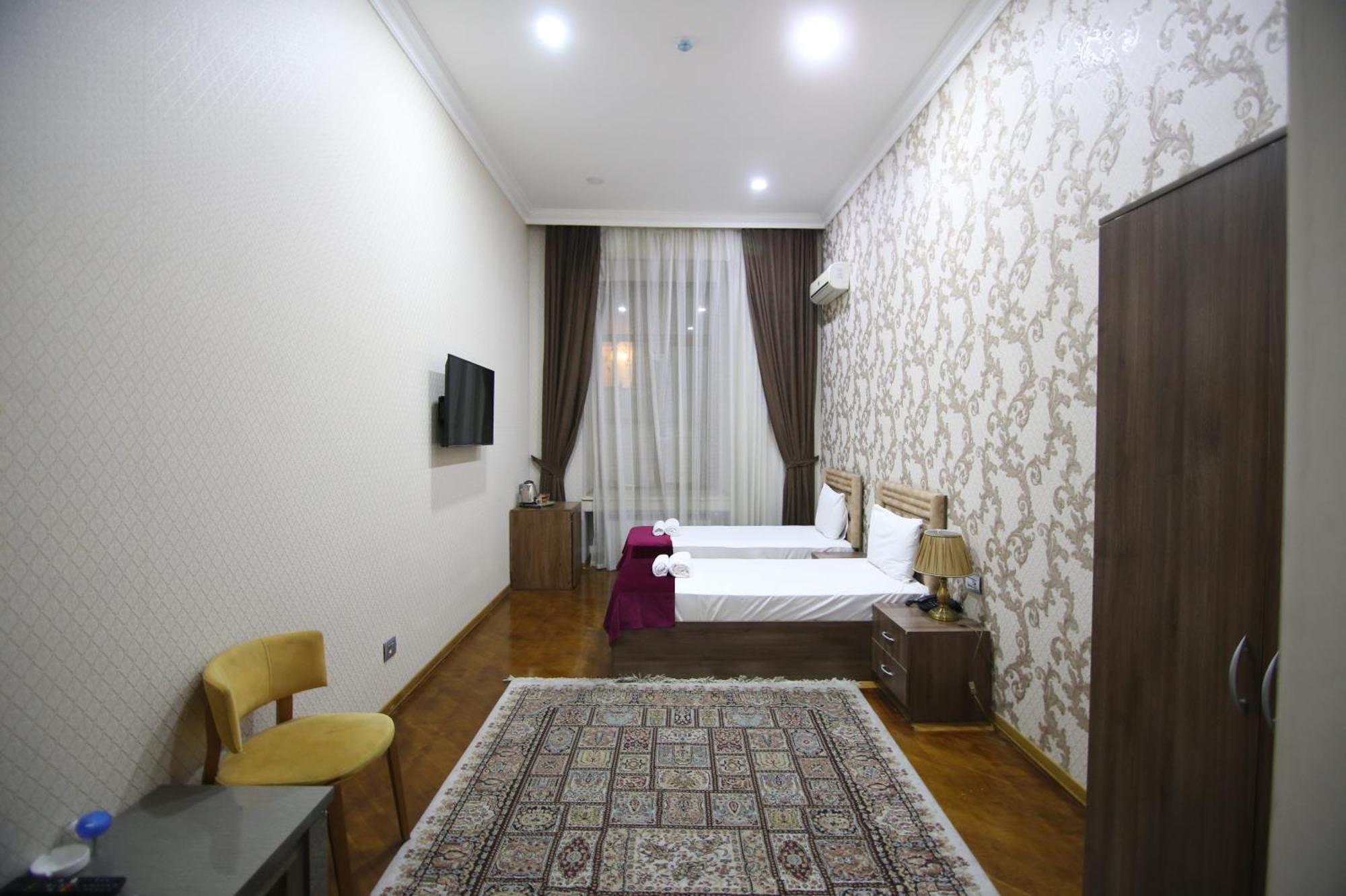 Pilot City Hotel Bakoe Buitenkant foto