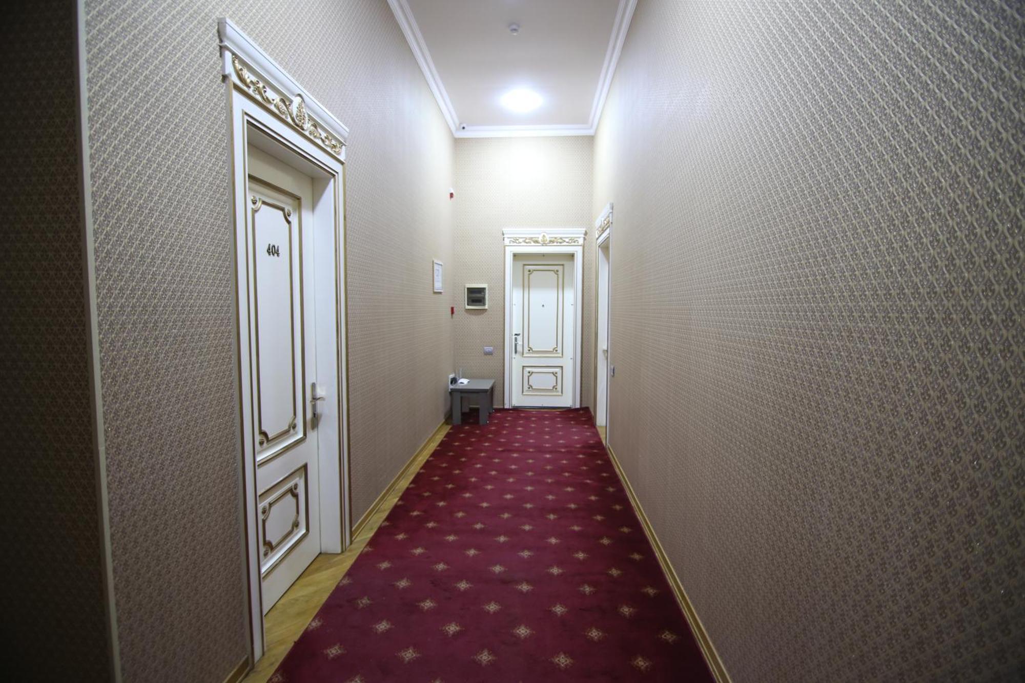 Pilot City Hotel Bakoe Buitenkant foto