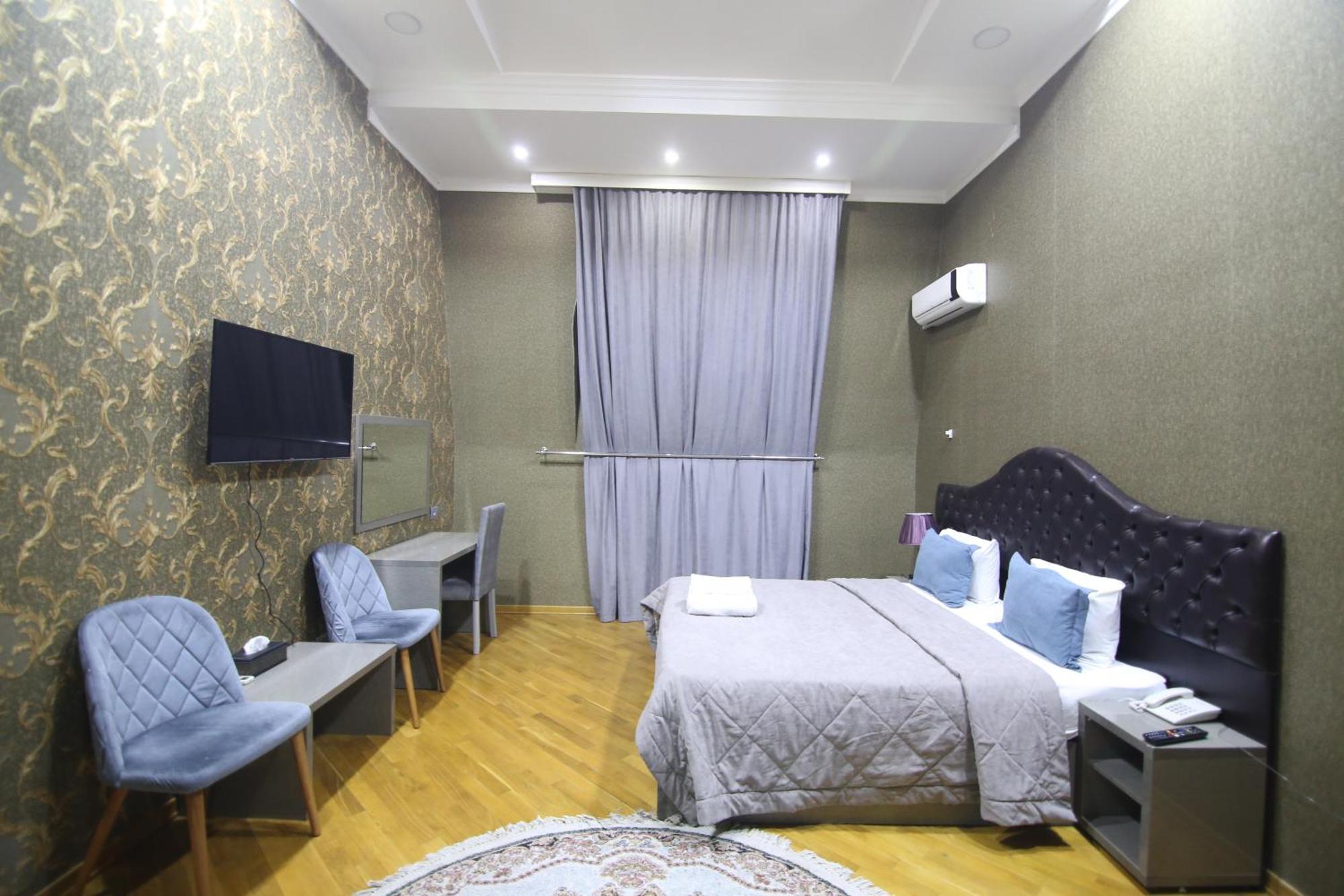 Pilot City Hotel Bakoe Buitenkant foto