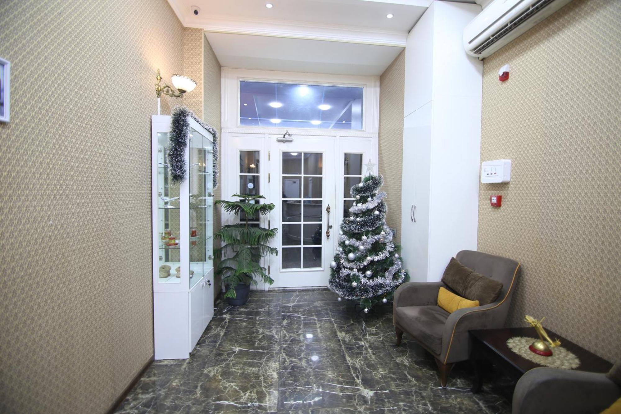 Pilot City Hotel Bakoe Buitenkant foto
